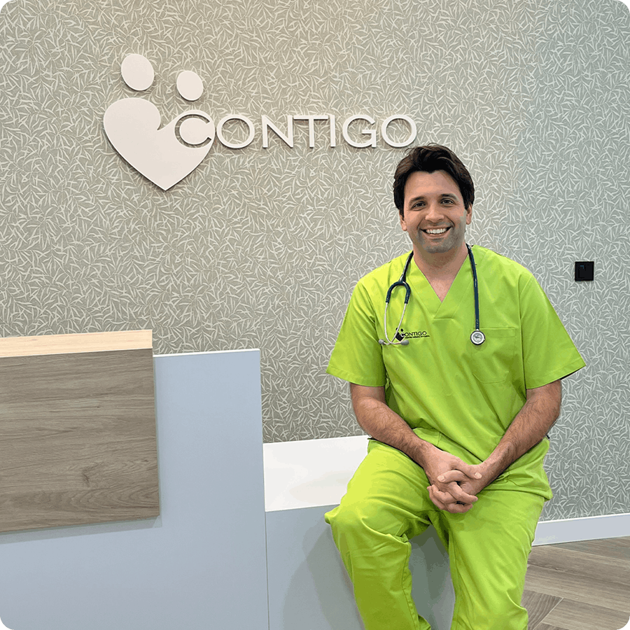 Álvaro Pérez, pediatra en centro medico en Motril